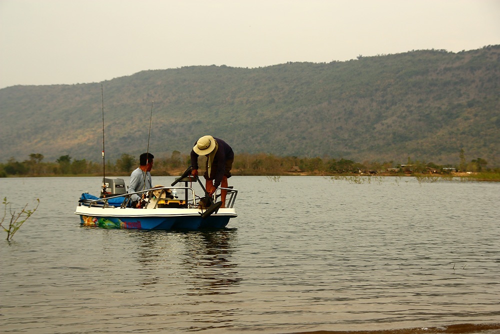 ป๋าเหนาะก็เพิ่งนำเรือเข้ามาเป็นลำสุดท้าย
 :kiss: