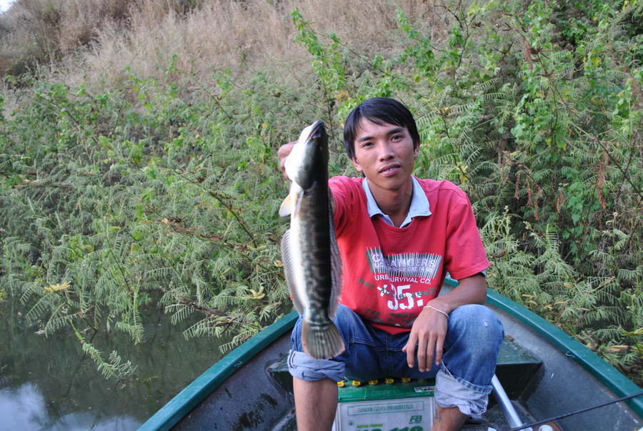 เสร็จแล้ว พ่อจะถ่ายให้ดูนะ ไม่ใช้แฟลซ ในยามที่แสงน้อยๆ 
