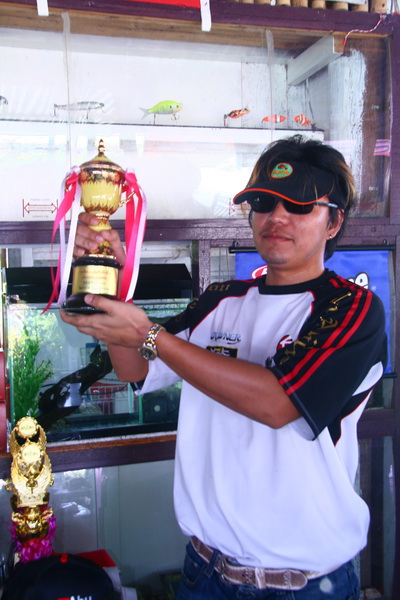ต่อไปก็แจกรางวัล คร๊าบบบบ

อันดับ 1 ชนะเลิศทั้งหลายทั้งปวงได้แก่...........................

น้า