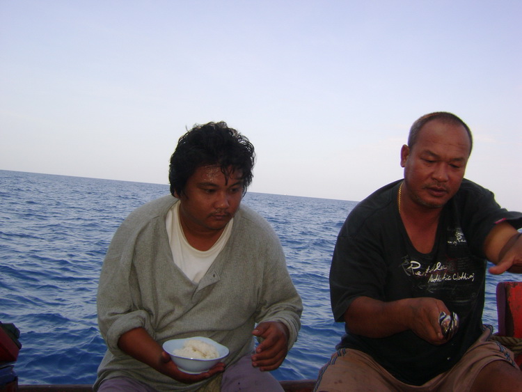   ลุงตึกผู้ใหญ่ที่สุด กับน้องเล็ก   :che