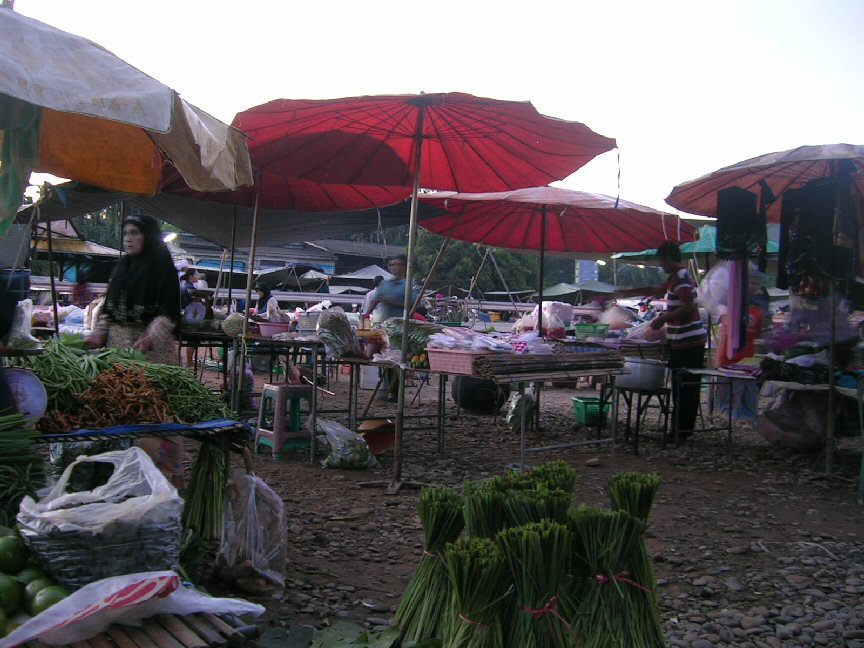 บรรยากาศตลาดยามเช้าครับ :grin: