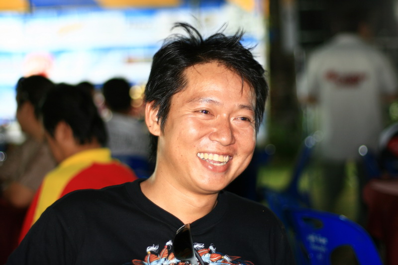 งานเลี้ยงเริ่มไม่ทันไรเจ้าหมูก็ตาหวานซะแล้ว  :laughing: :laughing: :laughing: :laughing: :laughing: