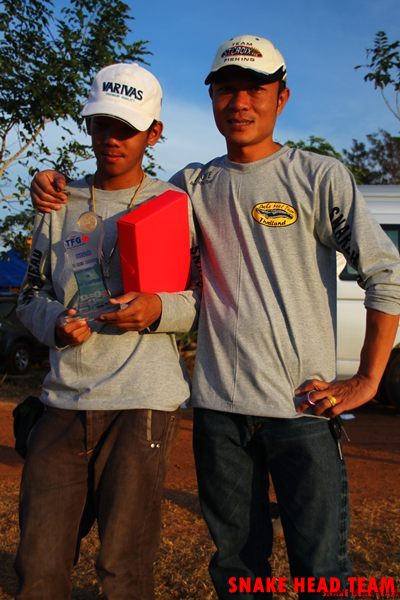  :cheer: :cheer: :cheer: :cheer: :cheer: :cheer:

พ่อลูกคู่นี้น่า...