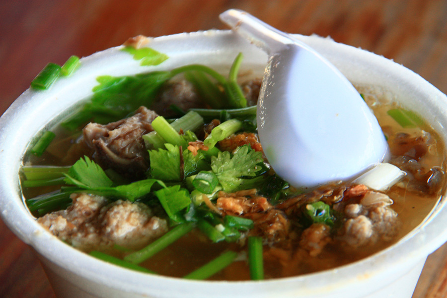 ข้าวต้มหมู หอมกรุ่น รสชาดถูกใจ...ที่น้านุสตรีท ไปตักมาให้...

ขอบคุณน้านุ มากๆค๊าบบบ
 :smile: :sm