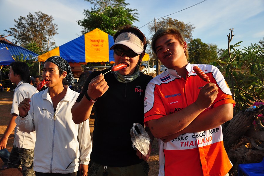 ป๊าดดดดดดดดด...............น้าหมูกับน้าโอม มาร่วมแข่งสนามนี้ด้วย แต่มาเก็บคะแนนซะสนามสุดท้ายเลยเก็บค