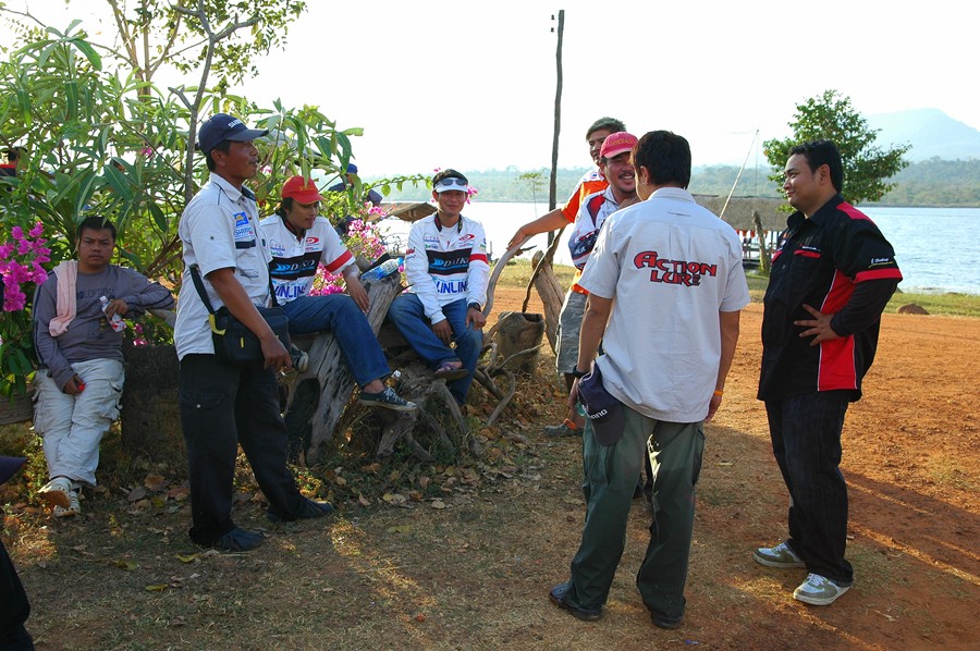 รอลุ้นผล