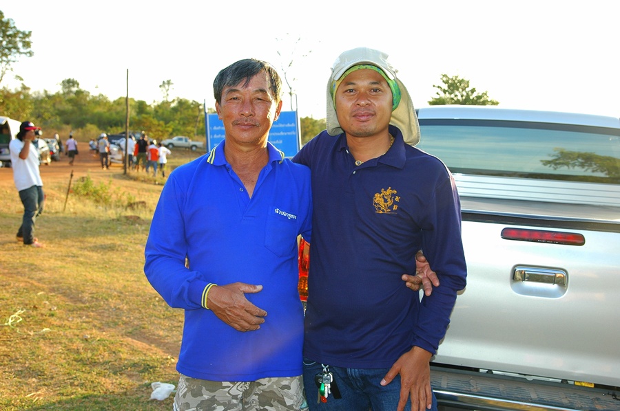 
ผมขอถ่ายภาพคู่กับลุงแกไว้ดูยามคิ