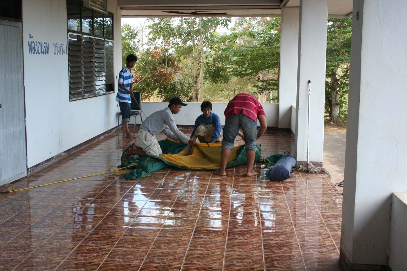 ช่วยกันสร้างบ้าน...เดี๋ยวไม่มีที่นอน
 :laughing: :laughing: :laughing: