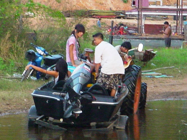 เรือลงมาแล้วครับ  :cheer: :cheer: :cheer: :cheer: :cheer: :cheer: :c