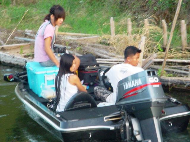 เรือลงน้ำเรียบร้อยแล้วครับ  :cheer: :cheer: :che