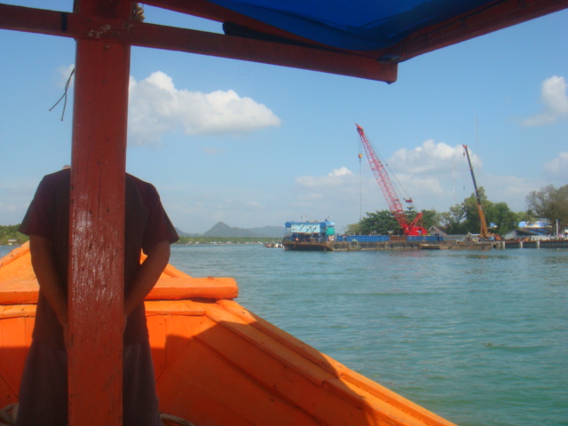 บ่าย 2  กว่า ถึงท่าเรือปากบารา