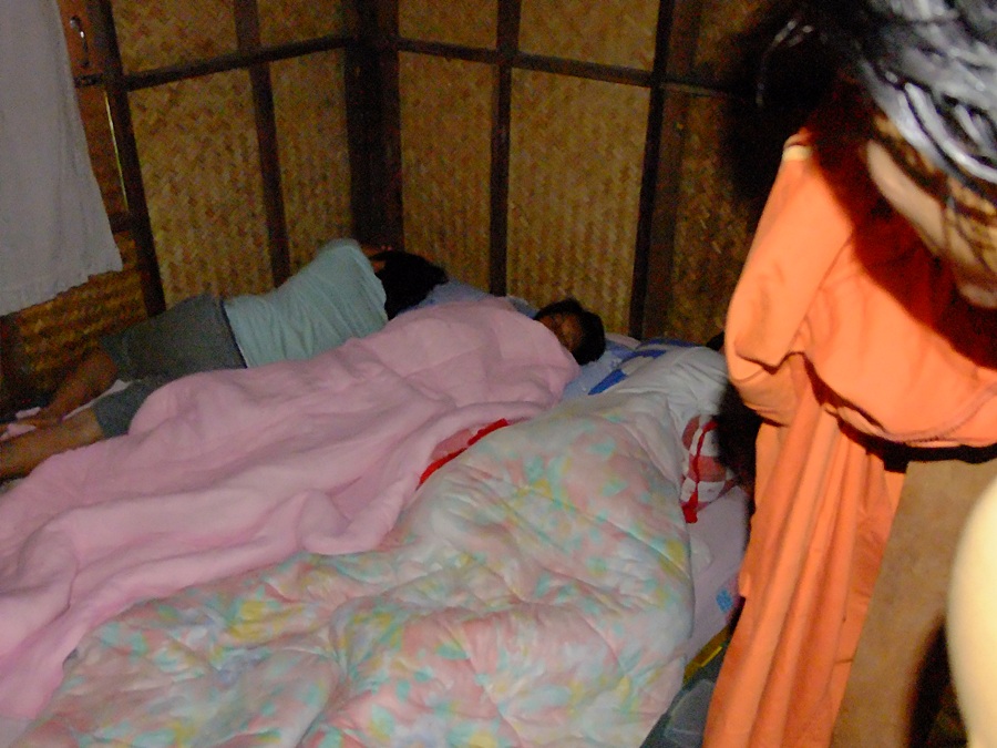นิเลยหัวหน้าทีม หันหลังให้ซะด้วย :umh:
