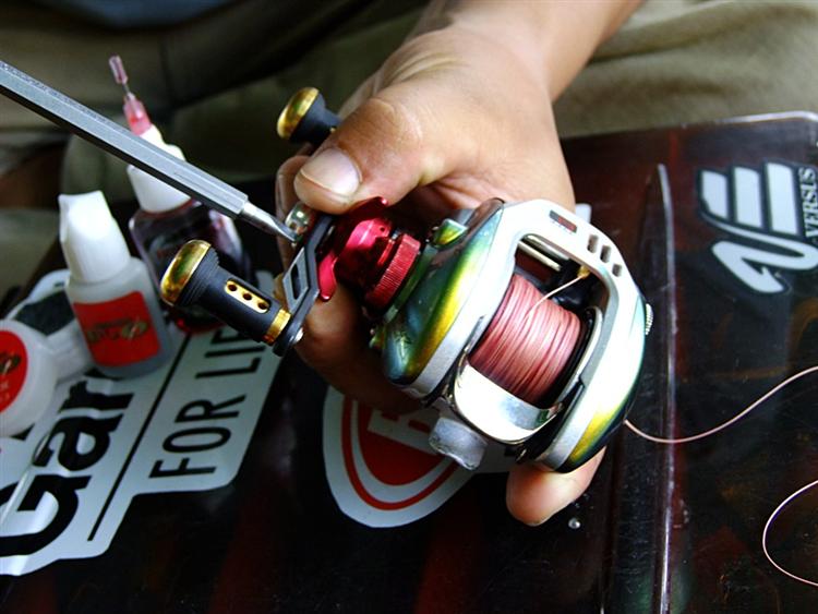 เหยือรายต่อไป TD-Z TYPE R+ของผมเอง  ไม่ได้ล้างมานานแล้ว แต่ทริฟนี้ขอเติมจารบีกับหยอดน้ำมันก็พอ  :smi