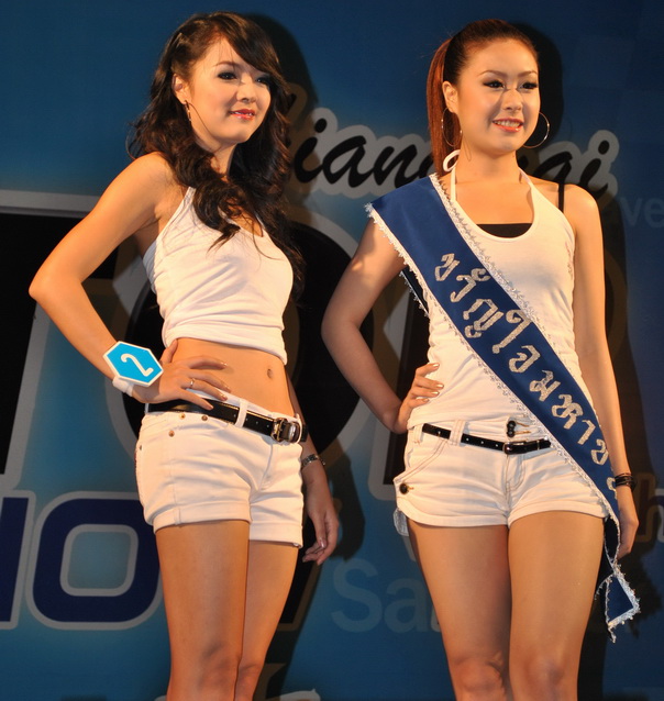 สวยๆ ใสๆ 
หัวใจพี่มีแค่ สี่ห้อง แต่น้องๆน่ารักมากมาย 
แบบนี้ เอาใจพี่ไปเร๊ย...............