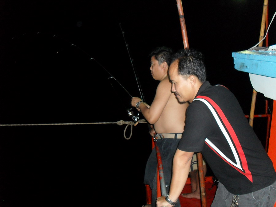  :ohh: :ohh: :ohh:
น้าระพินเย่อปลาอะไรอยู่ครับ ตามไปดูเค้าหน่อย 

 :cheer: :cheer: :cheer: :cheer