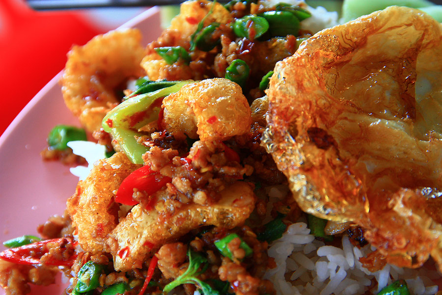 คนที่รอดตัวไปแล้วก้อดูสั่งสร้างสรรค์ ขึ้นมาอีกนิด...
กระเพราหมูไข่ดาว เวอร์ชั่นเพิ่มกากหมู
 :grin: