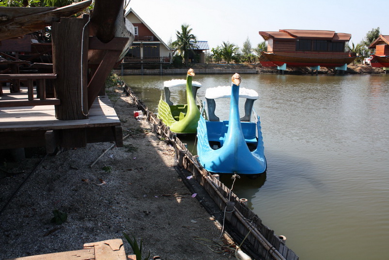 ..อยู่ว่างๆผมก็เดินไปเจอเจ้าเรือหง