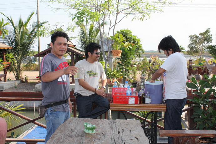 ..มองหาน้าใจไม่เจอ ไม่รู้แอบไปตีอยู