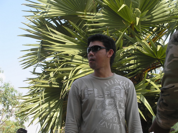 ส่วน...น้า สามเณร...      
พี่..โม....ปม..เกือบ