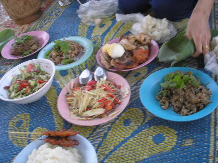 ข้าว เที่ยง มา ล่ะ คับ น้าๆๆๆๆๆๆๆๆๆๆ