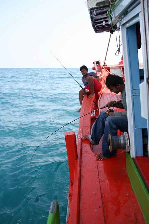 ด้านหน้า หัวเรื อ น้าอารีฟื้นแล้ว เมาเรือ งานนี้ เหล้า เบียร์ เหลือตรึม  :laughing: :cheer: