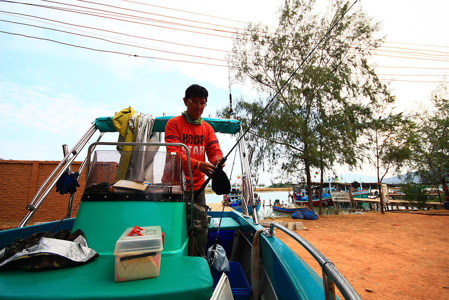 เรือขึ้นฝั่งซะตั้งแต่ยังไม่เที่ยง....

น้ามาด---ป๊าดด ดิโถ เวลาเหลือแบบนี้ ไปไหนกันดีอ้ะป๋าขรา
ป๋