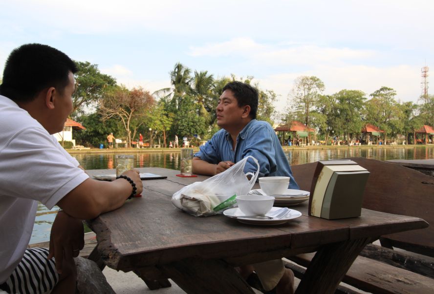 ตัดมาที่งานเลี้ยงที่สกุลณาเลยครับ 