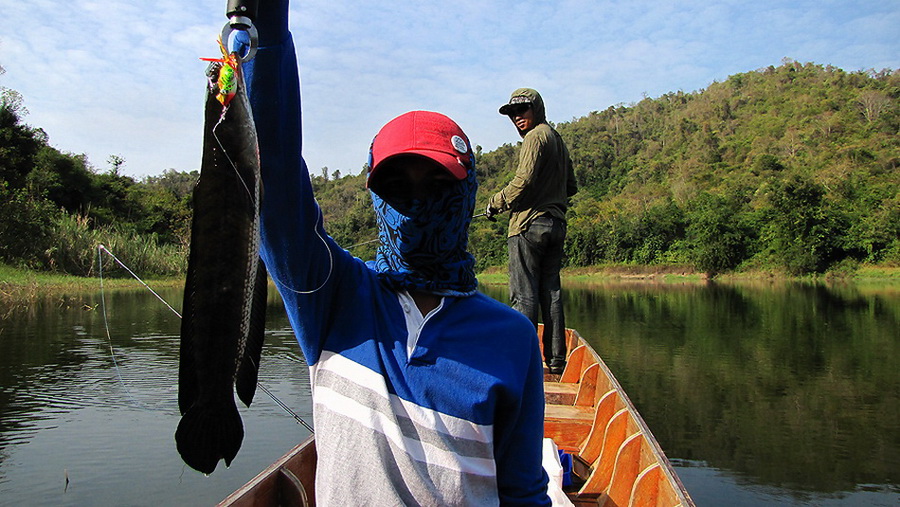 
    ว้าววววววววววว......ใครแอบมองอยู่หัวเรือนะครับ....?  น้านานเค้าหล่อไปอีกแล้ว...

    :grin: 