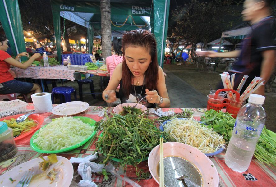 คืนสุดท้ายที่จะอยู่พัทยาครับ ต้องไปรับลูกที่สนามบินพรุ่งนี้  เลยขอมากินที่แหลมบาลีฮายแบบเต็มมื้อซะหน