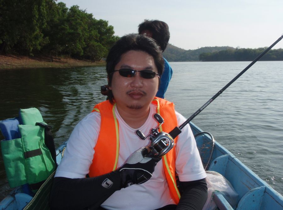 จากนั้นไต๋เรือบอกย้ายหมายหาปลาใหญ่กันดีกว่า   :cheer: :cheer: :cheer: :cheer: :cheer: :cheer: :cheer