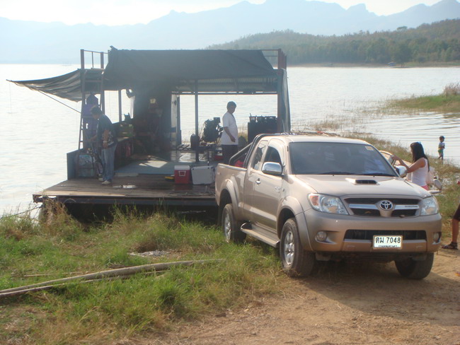ถึงท่าเรือ เตรียมขนของ ไปส่งที่แพหลัก อีกทีครับ  :cheer: :cheer: :cheer: