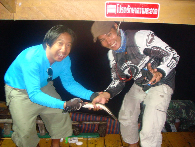 กลับไปถึงแพพัก น้าเหงียนฯ กับน้าอู๊ด กลับมาบอก กระจายยยยยยยยย  :grin: :grin: :grin: :grin: