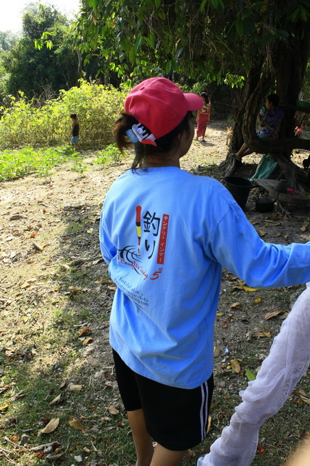 นั่นใส่เสื้อ ในรถไฟ ซะด้วยใครหว่า 

