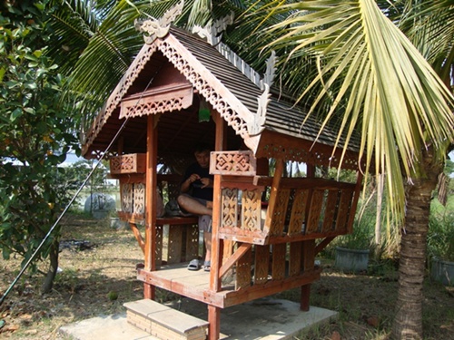 ที่นั่งพักของบ่นี้ครับ มะค่อยเวอร์