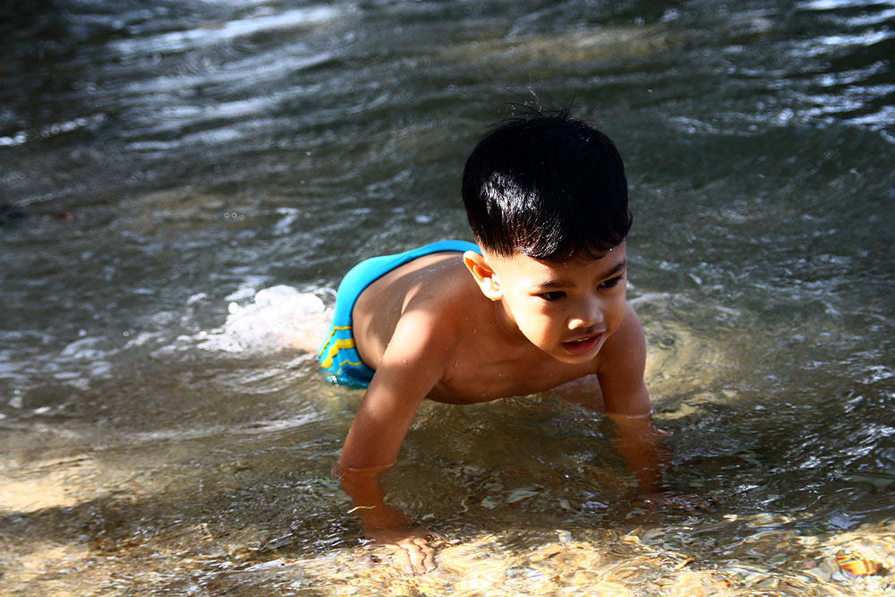 เจ้าเปโซเล่นน้ำอย่างสนุกสนานเหมือนกัน
 :cool: