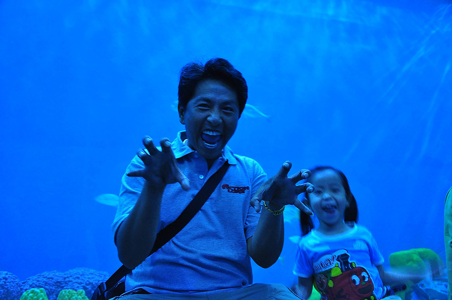ช่วยกันขู่มันเร็วลูก............กร๊ากกกกกกกกกกกกก.......ไม่ได้ผลเพราะมันคือฉลามไม่ใช่จิ้งจก :grin: :