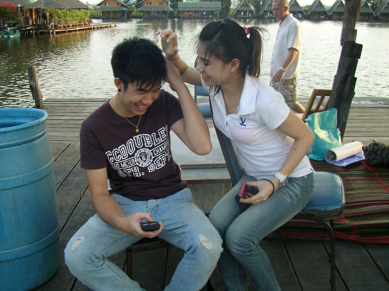 น้องต่อเรา โดนไปซะ1โป๊กก!!! ข้อหาไม่ตั้งใจร่วมมือ ถ่ายรูปแบบหวานๆๆ 
ยัยส้มโอเนี่ย!!! โหดได้จัยเยยจร
