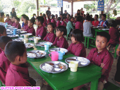 ภาพเล็กไปหน่อย พอดีว่าพี่เค้าทำกริตเตอร์มาแปะให้ใน hi5

 :blush: