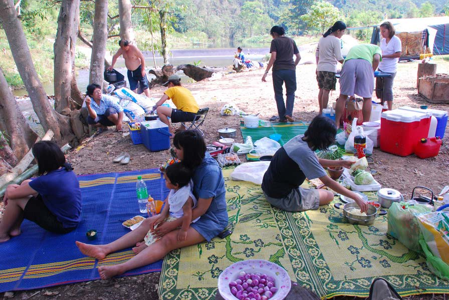 มาถึงแม่ครัวก็ทำกับข้าวก่อนเลยครั