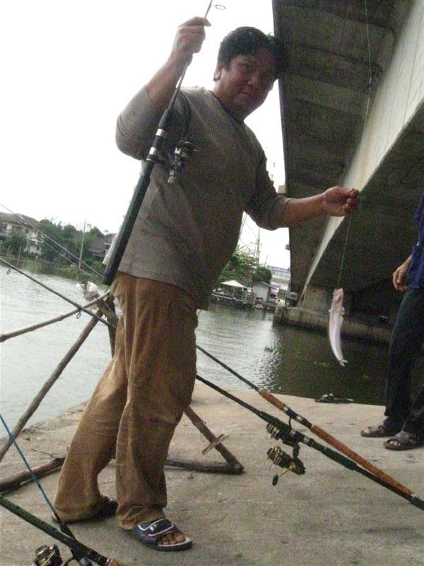  [b]" เวลาหาปลาแกง ปลาต้มยำ ..ก็...ตรู นี้หล่ะ "[/b]