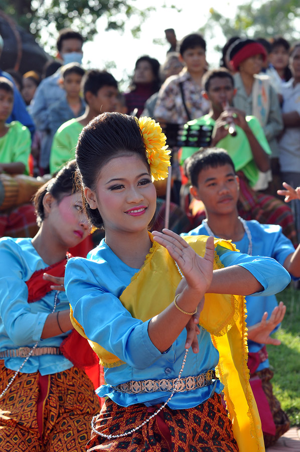 สาวน้อยผู้สืบทอดวัฒนธรรมพื้นเมือง  ออกมาแสดงศิลปวัฒนธรรมพื้นเมืองต้อนรับนักท่องเที่ยว
:grin: :grin: