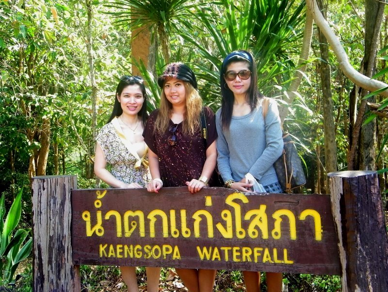 ที่ต่อไปเราจะไปแว๊ะเที่ยวน้ำตกแก่งโสภาคร้า...ทั้งๆ ก้อรู้ว่าหน้าหนาวมันม่ายค่อยมีน้ำ...มาถึงแย้วนี่.