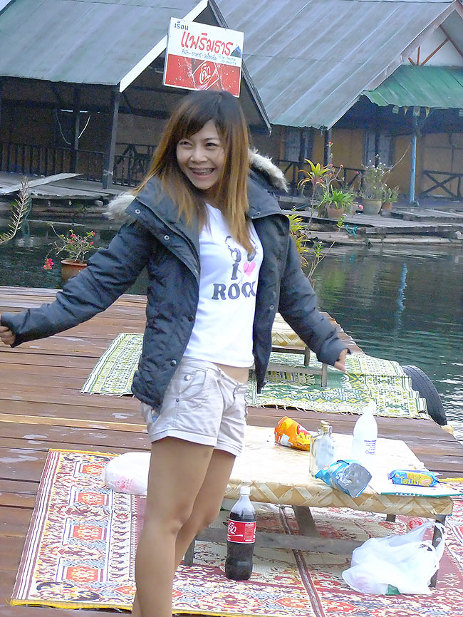 ส่วนน้องคนนี้ คุณเธอช่างยิ้มร่าเริ