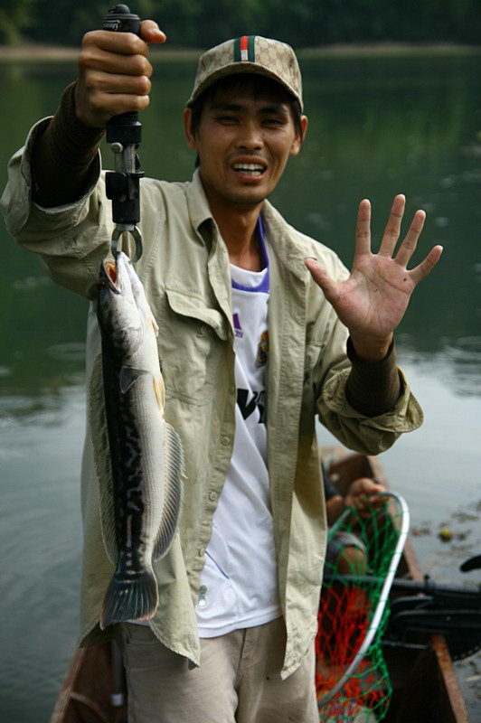 ยินดีด้วยน้าไหว....ไม่ต้องบอกว่าตัวที่เท่าไหร่นะ
และขอลาไปด้วยภาพนี้....สรุปทริปนี้ก็ยังพอไหวในฤดูฝ