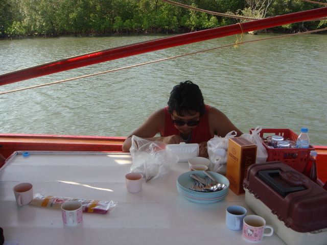 ผมเองหิวข้าวมากไม่ได้กินไรเลยตื่น