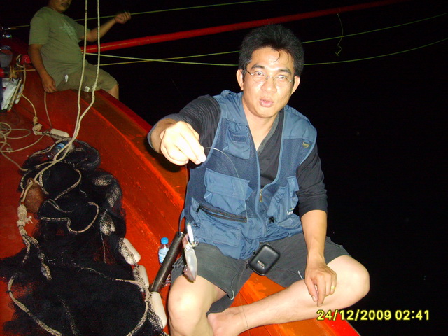 หมึกตัวแรกของทริปนี้ครับเสร็จท่าน