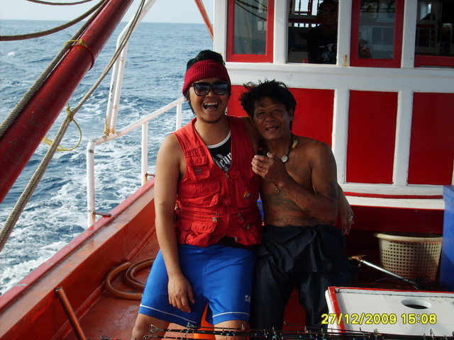 พี่ช้างของเราครับ พนักงานบนเรืออีกท่านบริการสุดยอด