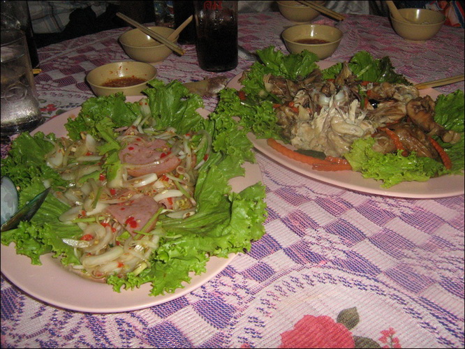 อาหารค่ำ คือ โต๊ะ จีนค่ะ อย่าได้สงสัยไป
อาหารเริ่มาเยอะแล้ว