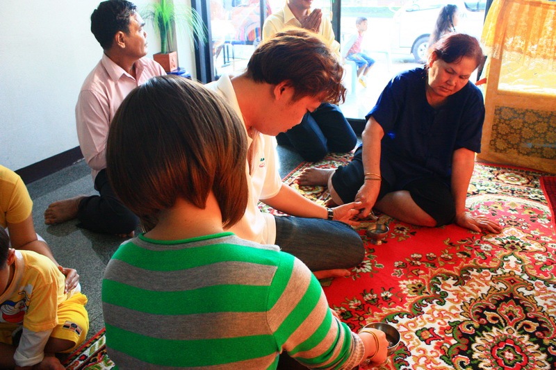 ที่เห็นหลังเนี๊ยะ ผู้ใดน้อออ

 :laughing: :laughing: :laughing: