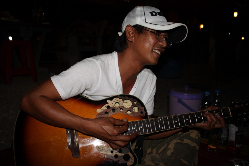  [b]..ได้ปลาเยอะแล้วนี่ ทีนี้องค์ก็ลงประทับ ..พี่หนุ่ย ไมโล มาเอง..[/b] :laughing: